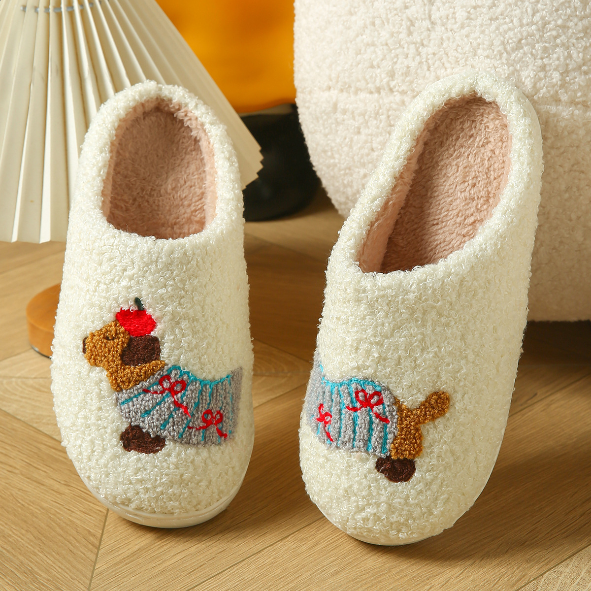 Xmas Dachshund Plush Slippers Fuzzy Dog Slippers Comfortable Closed Toe Slippers Cute Soft Furry Slipper Anti Slip for Men Women 251129