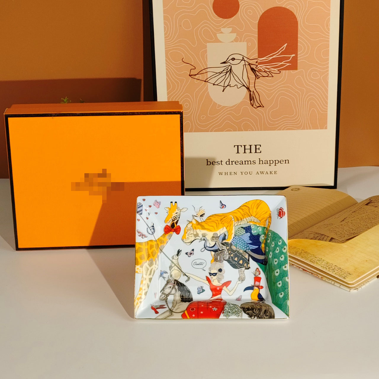 Sophisticated Bone China Jewelry Tray, Timeless Design, Perfect for Organizing Your Jewelry Collection, High-Quality Craftsmanship