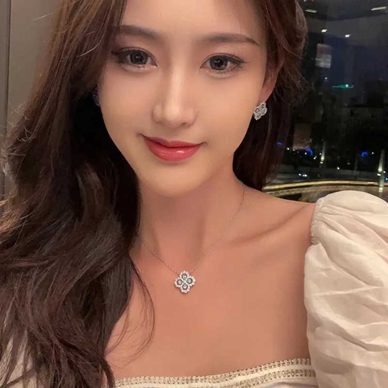 Exquisite Diamonds Loop Lucky 4 Leaves Flowers Pendant Necklaces for Woman Choker Silver 925 Gifts Chic Jewelry Chain H M251211