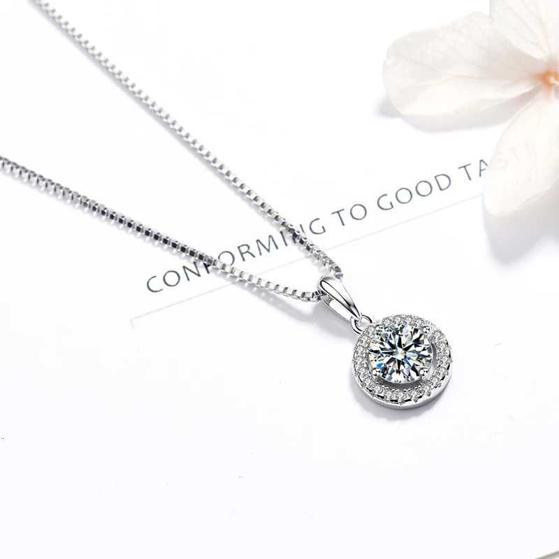 New Fashion 925 Sterling Silver Round Zircon Pendant Necklace Fine Rhinestone Clavicle Necklaces WomenGirl Party Jewelry Gift M251211