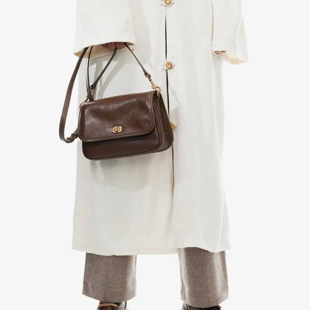 High-end Fi Bag New Niche Design Wens Small Square Bag e-shoder Armpit Crossbody Bag Cmuting Bag Y251211