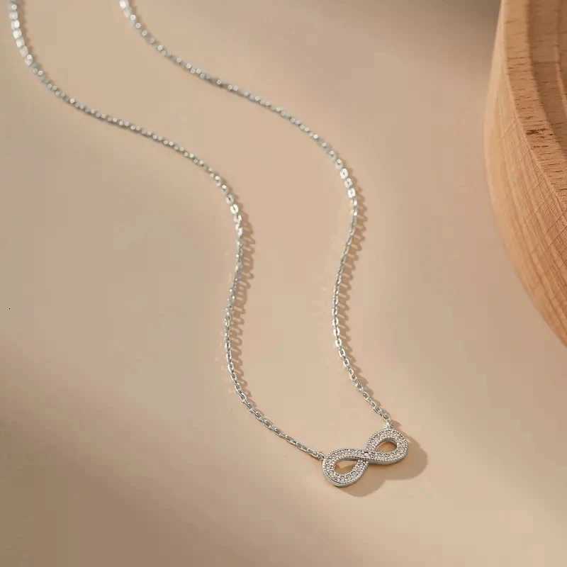 Huitan Elegant Infinity Shaped Pendant Necklace Bridal Wedding Accessories Exquisite Womens Necklaces Crystal CZ Luxury Jewelry M251211