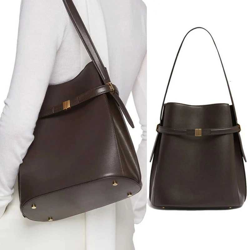 New tote bags for casual cmuting large-capacity bucket bags and niche single-shoder underarm bags Y251211