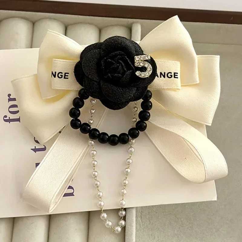Korean lia Fabric Bow Tie Brooch Crystal Pearl Tassel Pin Shirt Collar Accory Elegant Fashion Jewelry Gift for Wen Y251210