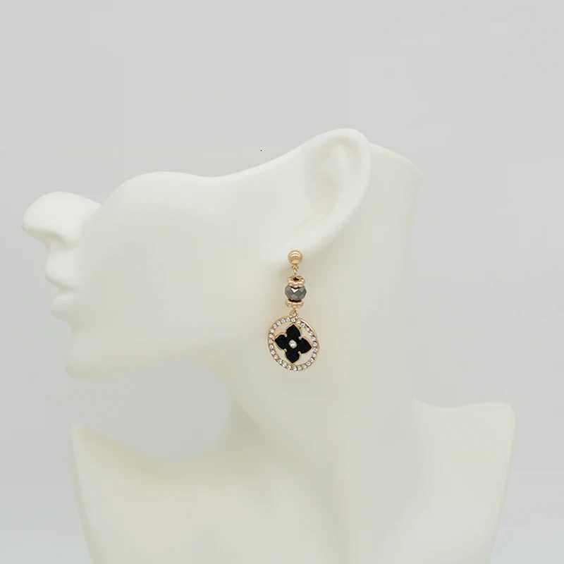 Black Enamel wer Post Earrings For Wen Rhinestones Hollow Tren New Korean Styles Fashion Jewelry Party Accories MQ003 Y251210