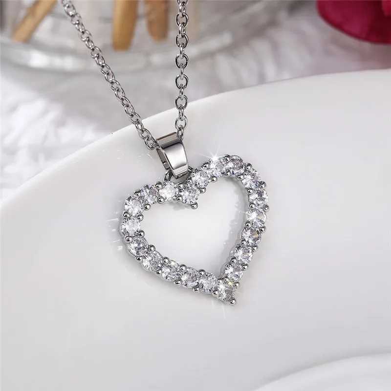 Huitan Bling Princess Heart Pendant Necklace Silver Color Romantic Wedding Engagement Necklaces Trendy Jewelry for Women M251211