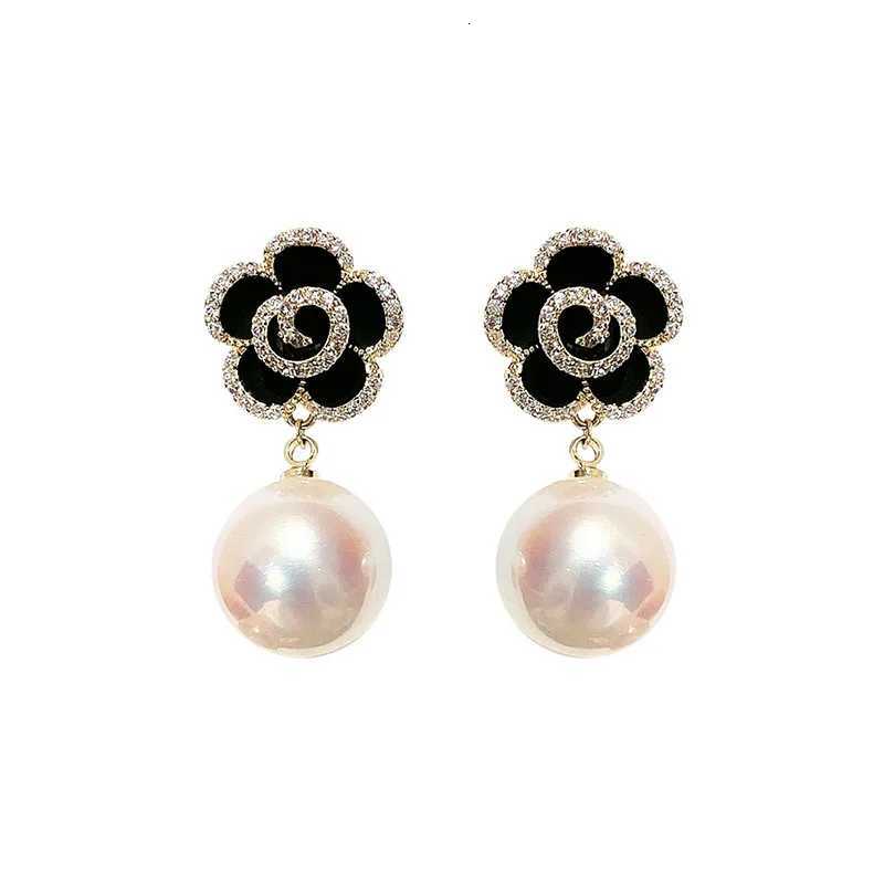 2021 Fashion New Temperament Earrings Black Rose wer Pearl wer Atmospheric Three-dimensional Petals Wens Earrings Y251210