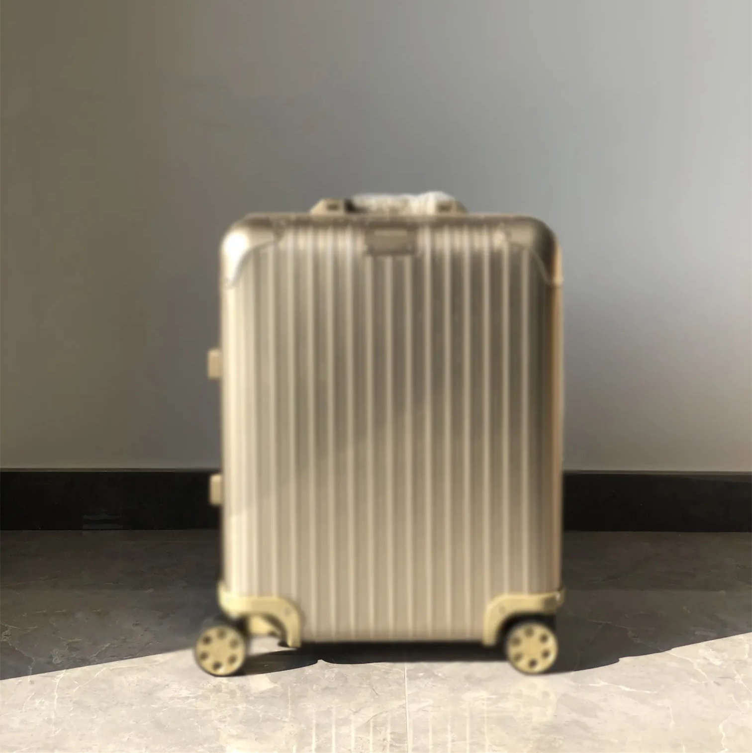 Designer Luggage Boarding Suitcases Rolling Suitcase With Wheel Travel Lager Capacity Trolley case Combination Lock Luxury Luggage
