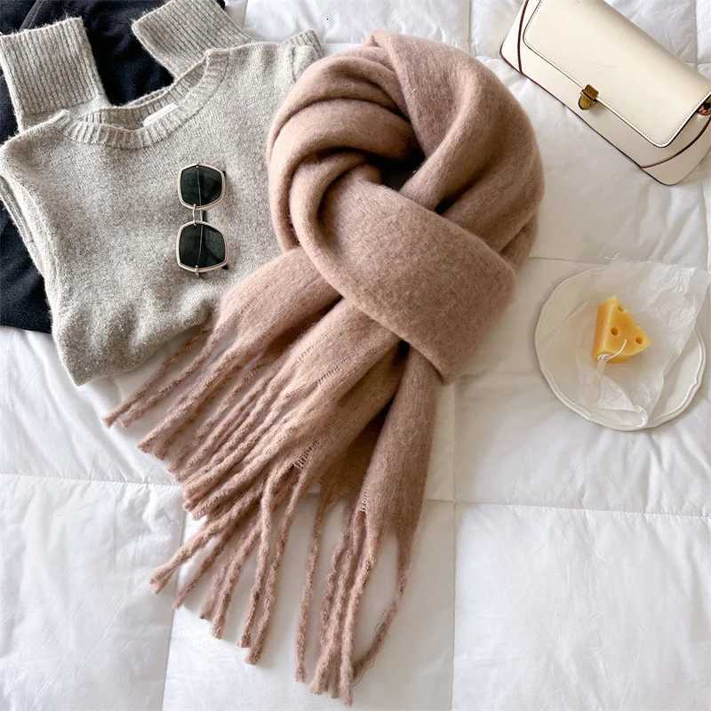 Luxury Winter Scarf Ultra-Soft Warm Classic Elegant Design Versatile Cozy for Cold Weather Y251211