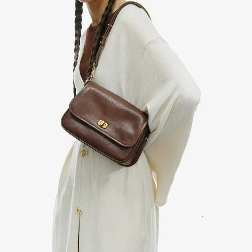 High-end Fi Bag New Niche Design Wens Small Square Bag e-shoder Armpit Crossbody Bag Cmuting Bag Y251211