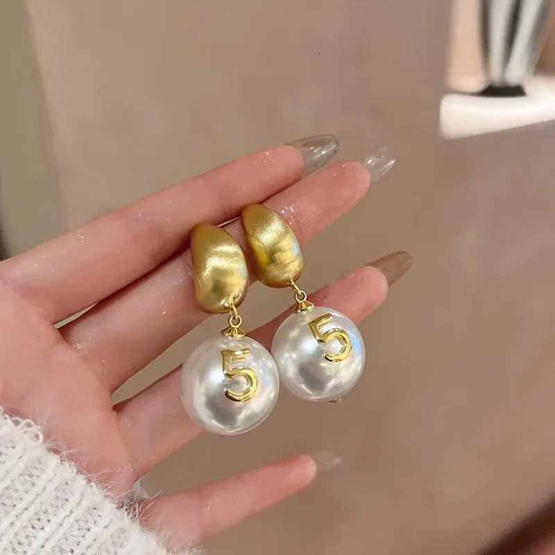 Luxury Pearl Earrings Number 5 High end 2025 New Tren Retro Earrings elegant wan drop earring pendant Y251210