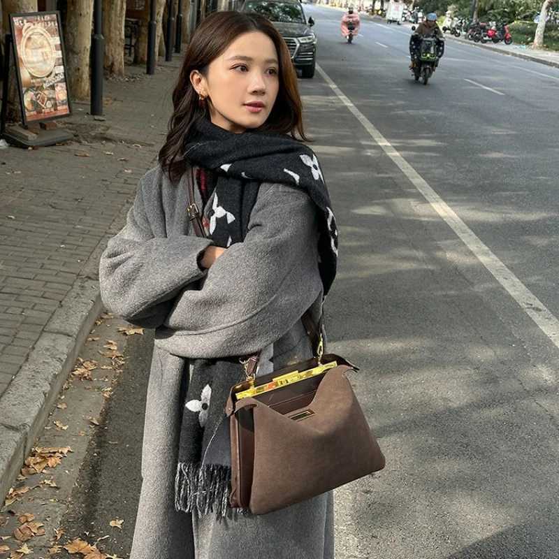 Wens Handbag Made Of Quality Leather Featuring Elegant Paris La Cmuter Refi Look Y251211