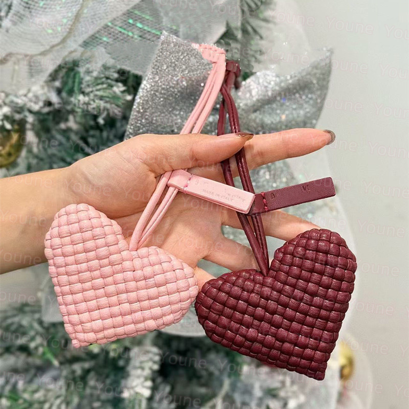 Luxury BV Dog Cat heart-shaped Key Holder Designer bag charm laminated Intreccio keychain genuine leather lanyard men women key chain bag pendant Accessories Dhgate