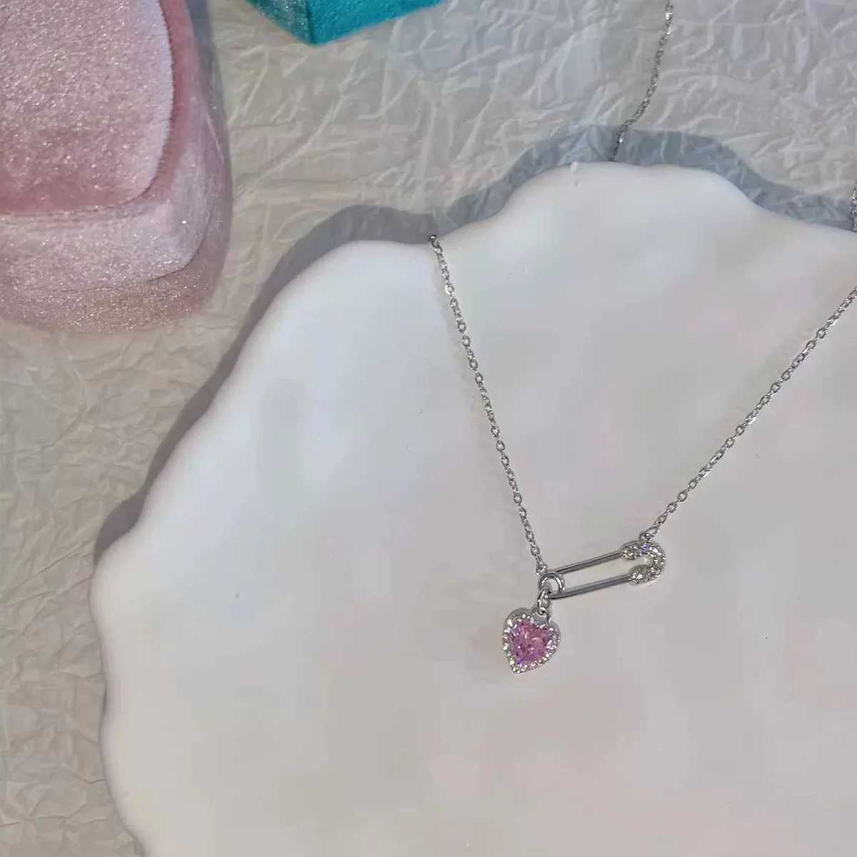 Safety Pin Clip with Heart Pendant Necklace For Women Stainless Steel Chains Choker Womens Necklace Fashion Jewelry Gift M251211