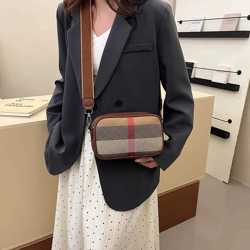 2025 Fresh Foreigner-Style Tote - Wens Plaid Design Large-Capacity Cute Portable Fiable Hand-Carry Popar Wens Bag Y251211