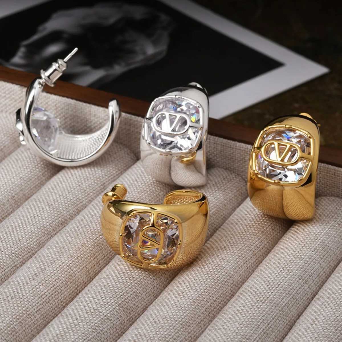 Minimst Luxury EarringsZirconia-Inlaid Vintage DesignElectroplated High-End Studs for Sophisticated StylePrum Gift Idea Y251210