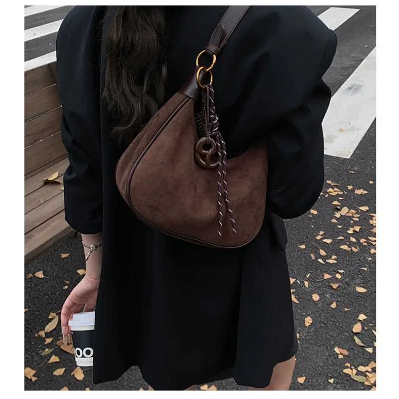Suede Shoder Bag Zipper Opening Design with Pendant Fiable Versatile Dumpling Bag Y251211