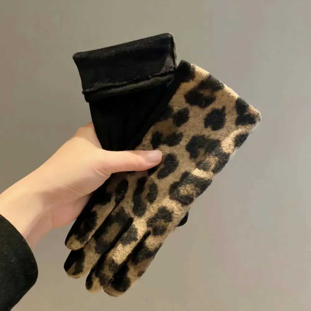 Cashmere Leopard-print Gloves Cold-proof Touch Screen Ladies Driving Gloves Keep Warm Windproof Mittens Motorcycle Riding Y251211