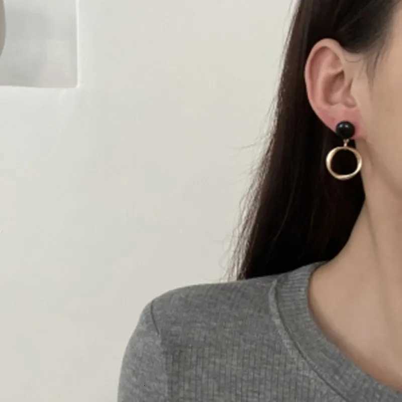 S925 Sier Needle Prum Design Quty Light Luxury Circle Geetric Net Earrings Jewelry Black Ball Earrings Ooellen Y251210