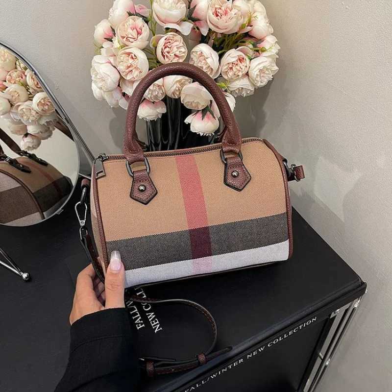 Elegant-luxe 2025 New Ladies Luxury Brand Leather Hand Bag Famous Designer Classic Popar Casual Y251211