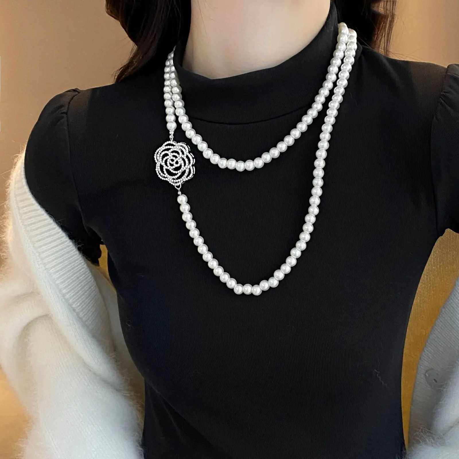High-end and elegant rose wer pearl long necklace for wen versatile and stylish sweater chain simple pendant for autumn a Y251210