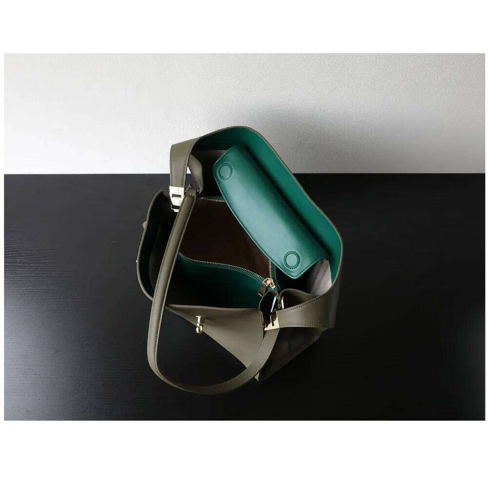 Hot Selling Niche Light Luxury High-End Leather Large-Capacity First-Layer Cowhide Women's Handbag Tote Bag Commuter Leisure Versatile Designer B