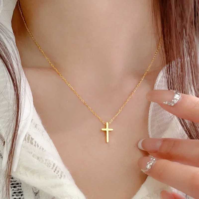 Stainless Steel Cross Necklac Gold Color Necklace for Women Men Exquisite Chain Necklaces Birthday Present Jewelry Accessories M251211