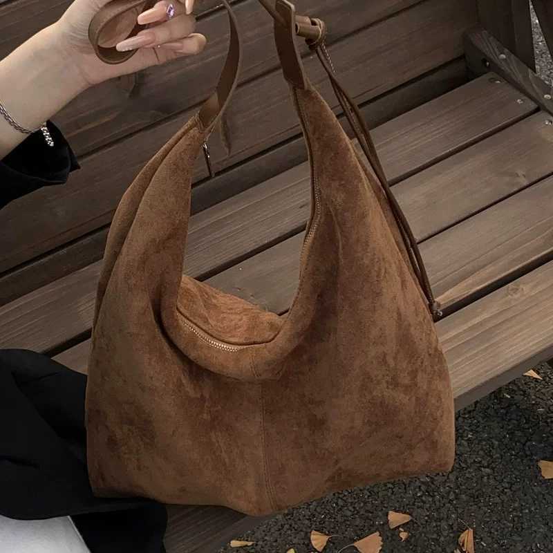 Fi Trendy Design Suede High Capacity Leopard Shoder Bags for Wen 2025 New Winter Underarm Bag Fems Luxury Handbags Y251211