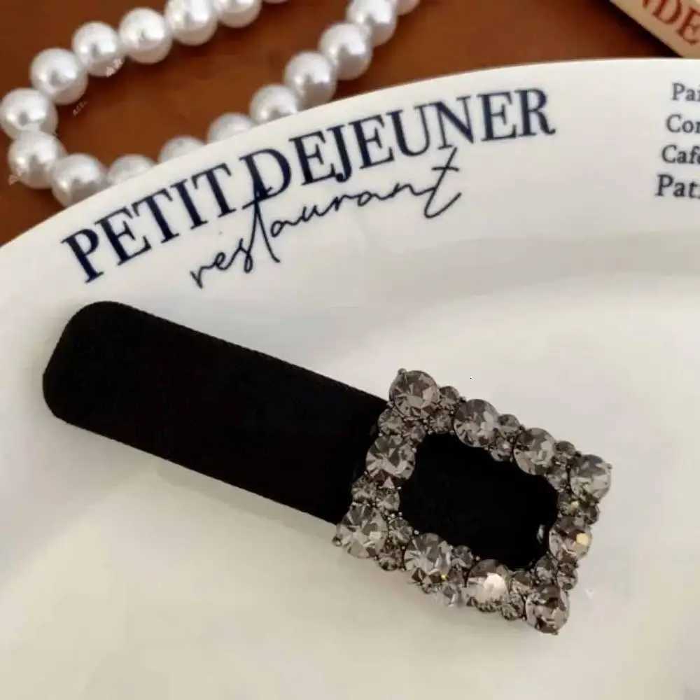 Hot Korea Diamond Hairpins Retro Black Wen Sn Hair Clip Elegant Side Clip Girls Luxury Crystal Barrettes Hair Accories Y251210