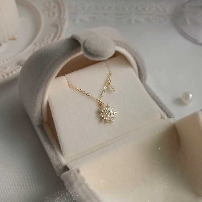 HI MAN 925 Sterling Silver Plated 14K Gold Zircon Snowflake First Snow Pendant Necklace Women Shining Anniversary Gift Jewelry M251211