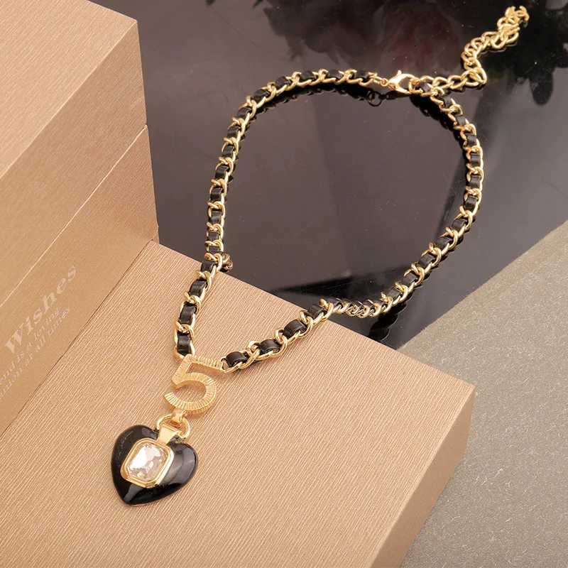2025 New Necklace Wens Short Neckchain Leather Collar Neckchain metal chain woven choker with number 5 Y251210