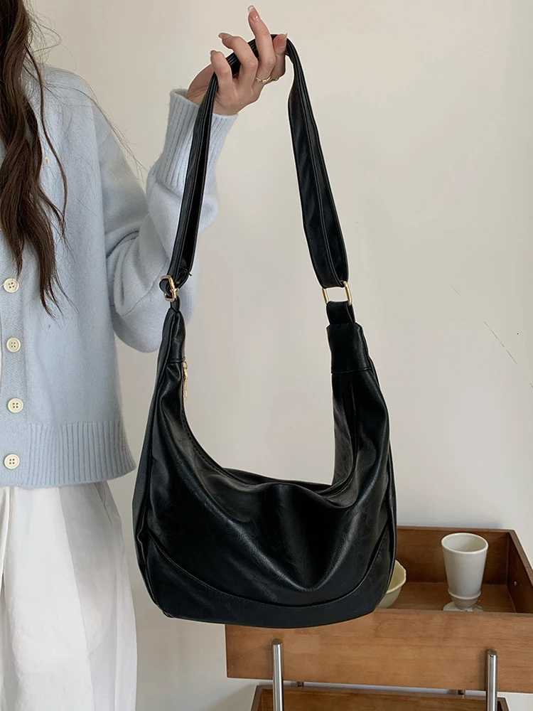 2025 new large capacity crossbody bag dumpling bag student fi casual wens daily cmuting wens bag Y251211