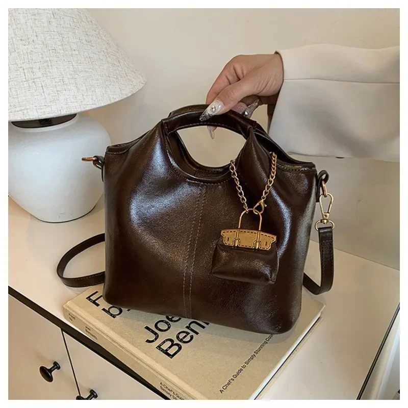 Crossbody Bags for Wen Trendy PU Leather Hobo Fi Travel Handbags with Adjustable Guitar Strap Shoder Bucket Bags Y251211