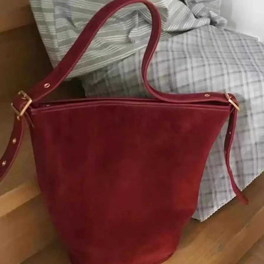 French Underarm Large Capacity Tote Bag Autumn Winter Fiable Suede Versatile Shoder Bucket Bags Y251211