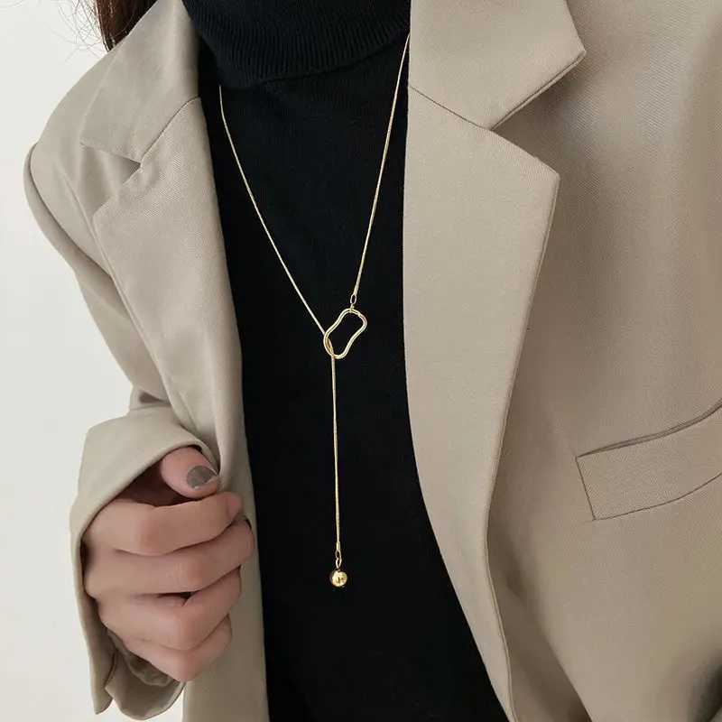 Long Chain Necklace for Woman Geometric Hollow Pendant Sweater Chains Gold Color Silver Color Trendy Necklaces Simple Jewelry M251211