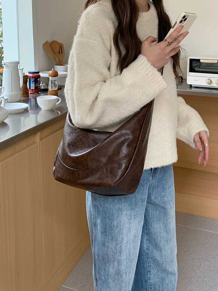 2025 new large capacity crossbody bag dumpling bag student fi casual wens daily cmuting wens bag Y251211