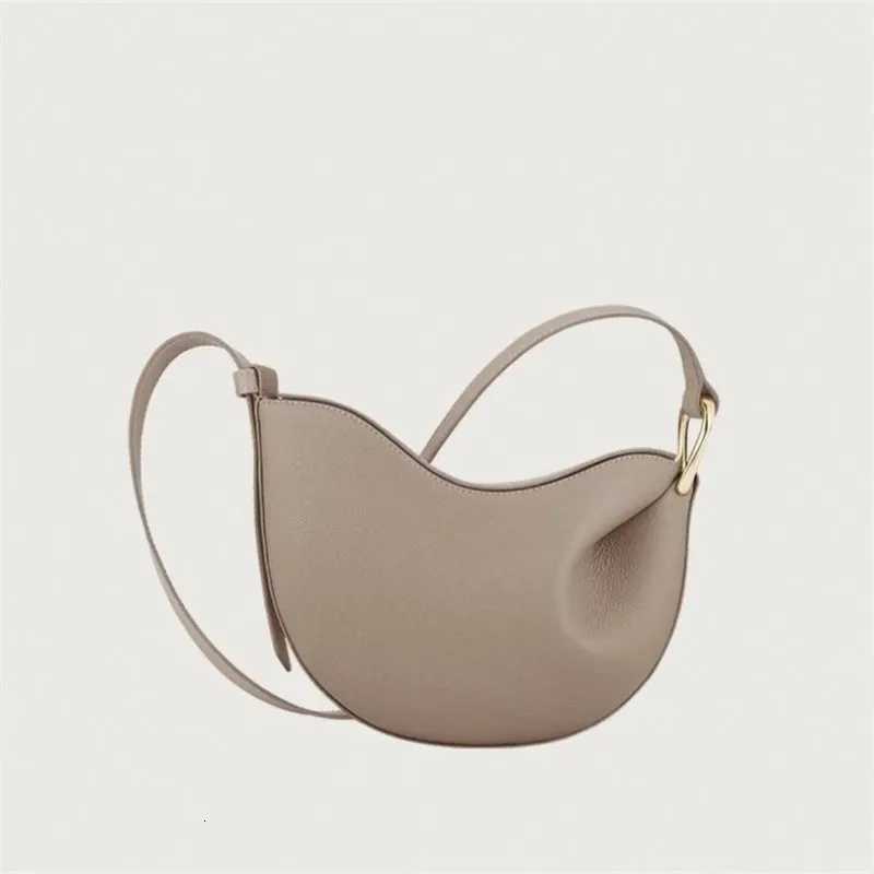High qualitynew pea shaped tote bag suitable for wen Innovative underarm design with simple leather shoder straps for wen Y251211