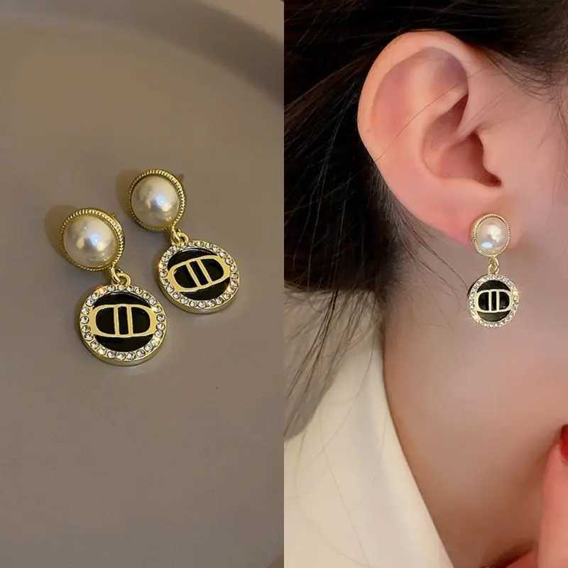 Fashion Stud Earrings Korean Style New Pearl Earrings for Wen Simple Elegant Versatile Ear Jewelry Y251210