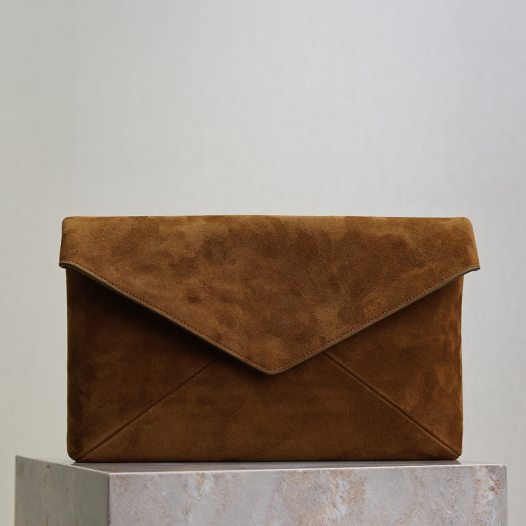 New Large Envelope Pouch In Suede Luxury Designer Genuine Leather Golden Hardware Clutch Bag Magnetic Snap Closure Handbag Women Casual Shopping Tote Bag 10A