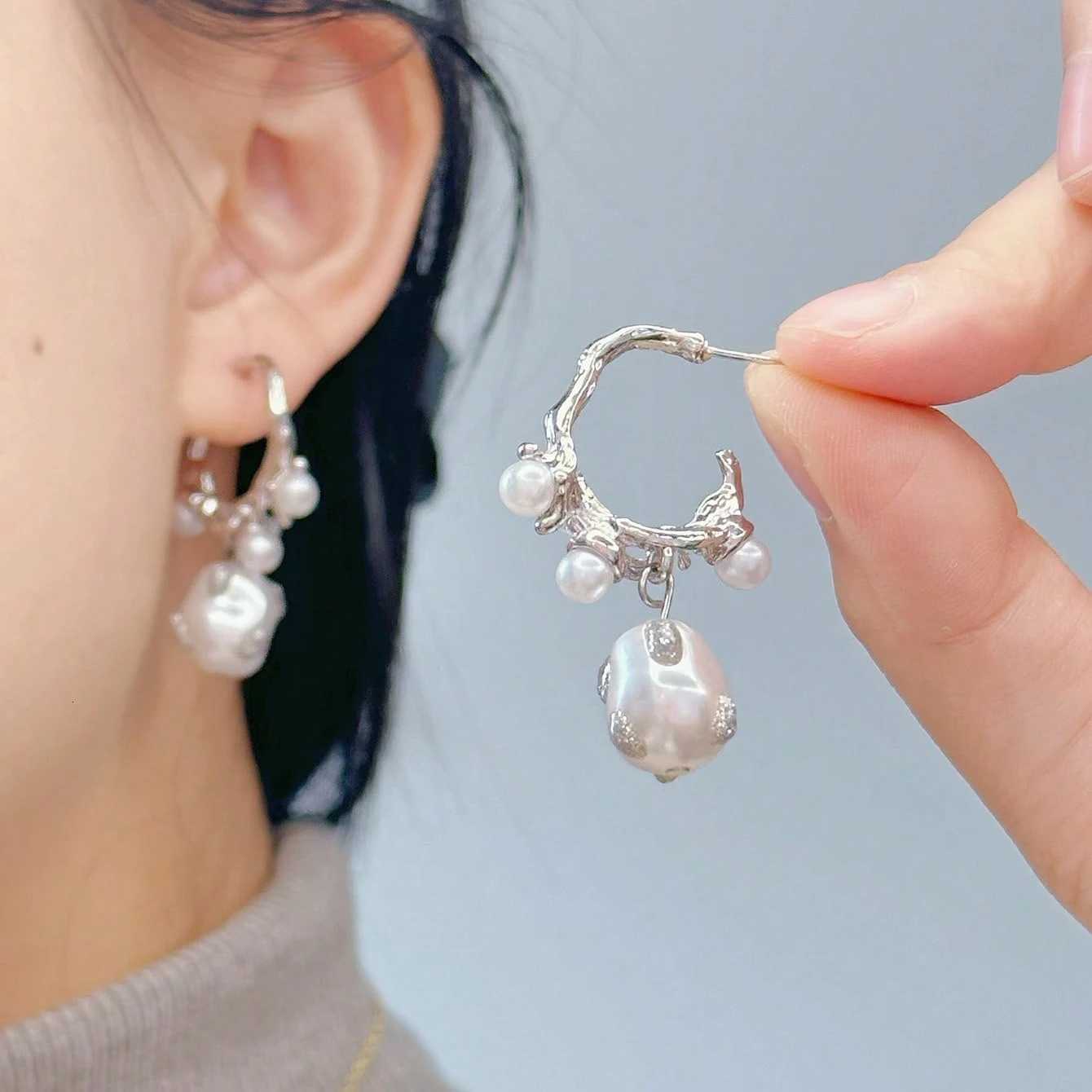 French Luxury Baroque Pearl Pendant Metal Irregar C-shed Earrings For Wen Party Fashion Jewelry M Gifts Y251210