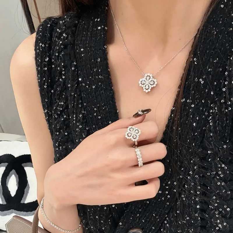 Exquisite Diamonds Loop Lucky 4 Leaves Flowers Pendant Necklaces for Woman Choker Silver 925 Gifts Chic Jewelry Chain H M251211