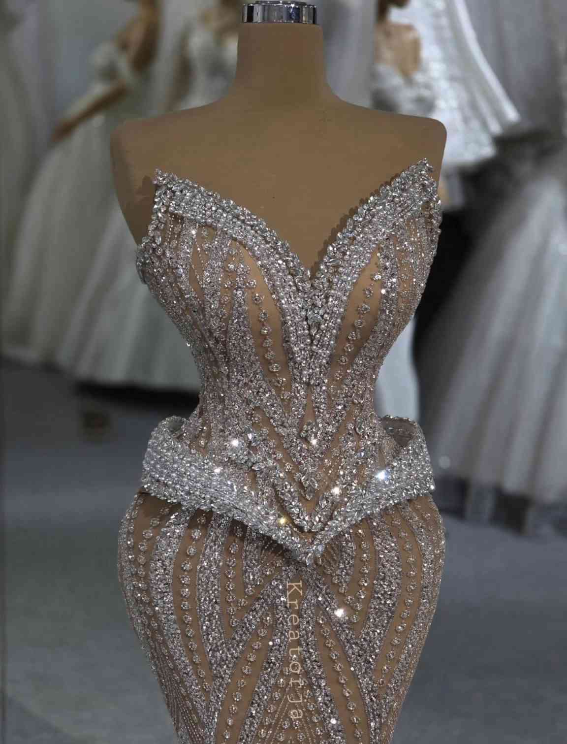Luxury Crystal Sequined Prom Dresses Elegant Sleeveless V Neck Evening Dress Floor Length Lace Party Gown Customized