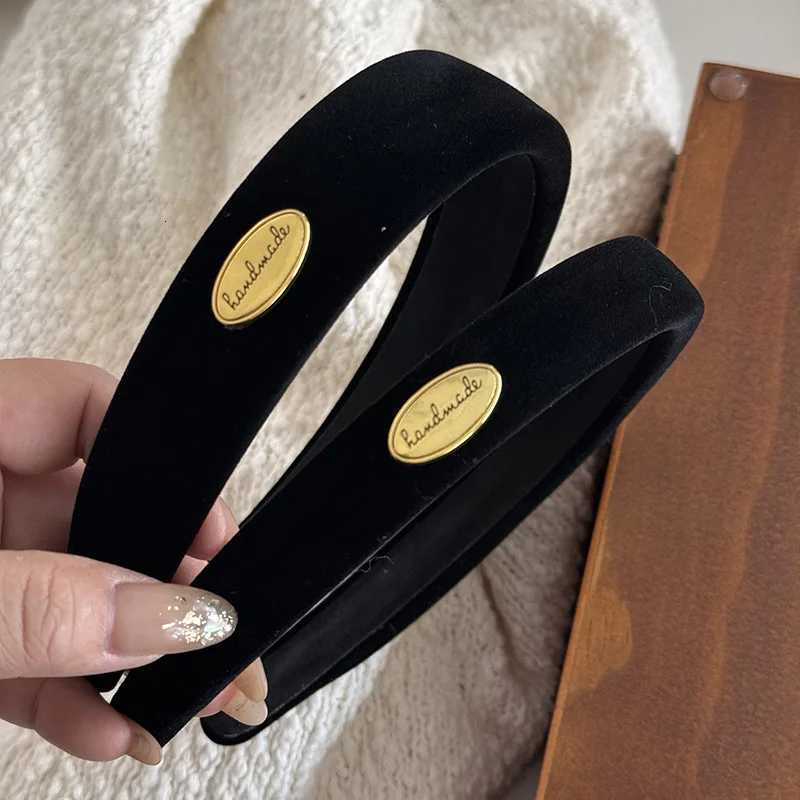 Korean Style Simple Gracef Veet Gold Buckle band Retro Minority Height Increasing Sponge Hairhoop Hairpin Hair Ornaments Y251210