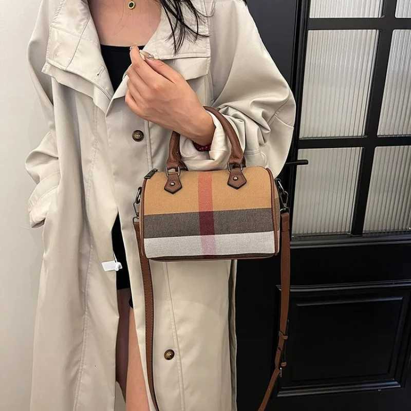 Elegant-luxe 2025 New Ladies Luxury Brand Leather Hand Bag Famous Designer Classic Popar Casual Y251211