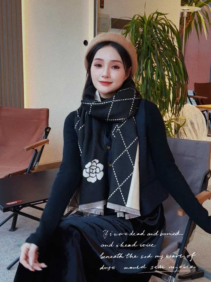 Elegant Women Double Colors Jacquard Acrylic Cashmere Scarf Shawl Spring Summer Leisure Office Wraps Winter Neckerchief Y251211
