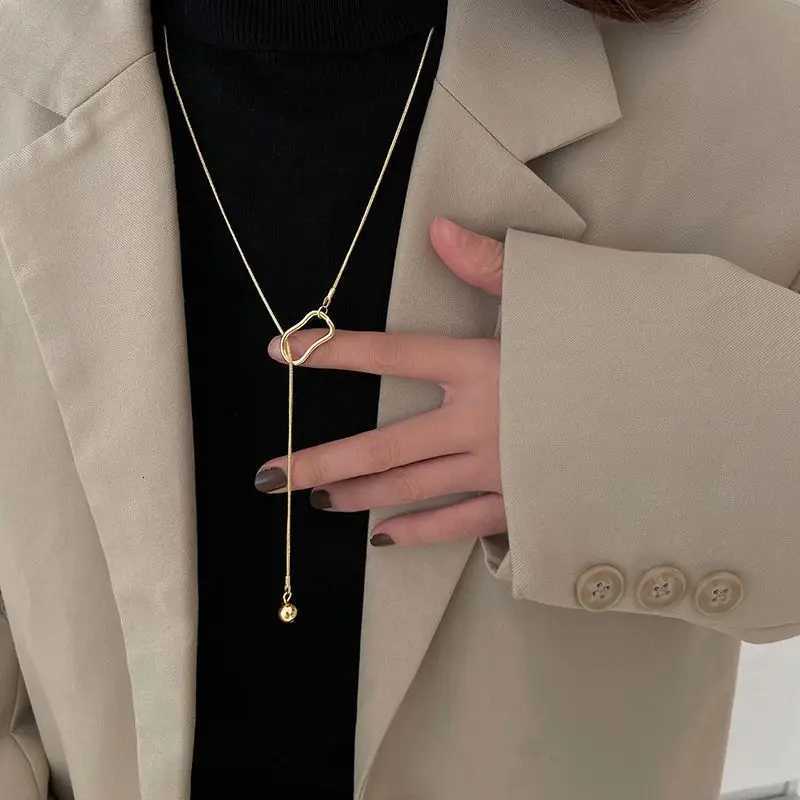Long Chain Necklace for Woman Geometric Hollow Pendant Sweater Chains Gold Color Silver Color Trendy Necklaces Simple Jewelry M251211