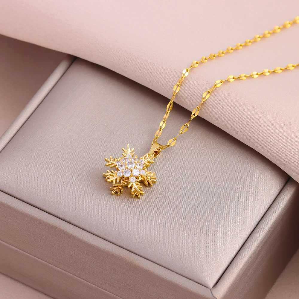 New In Fashion 18K Gold Plated Lucky Rotatable Series Pendant Necklaces For Women Female Stainless Steel Clavicle Chain Jewelry M251211
