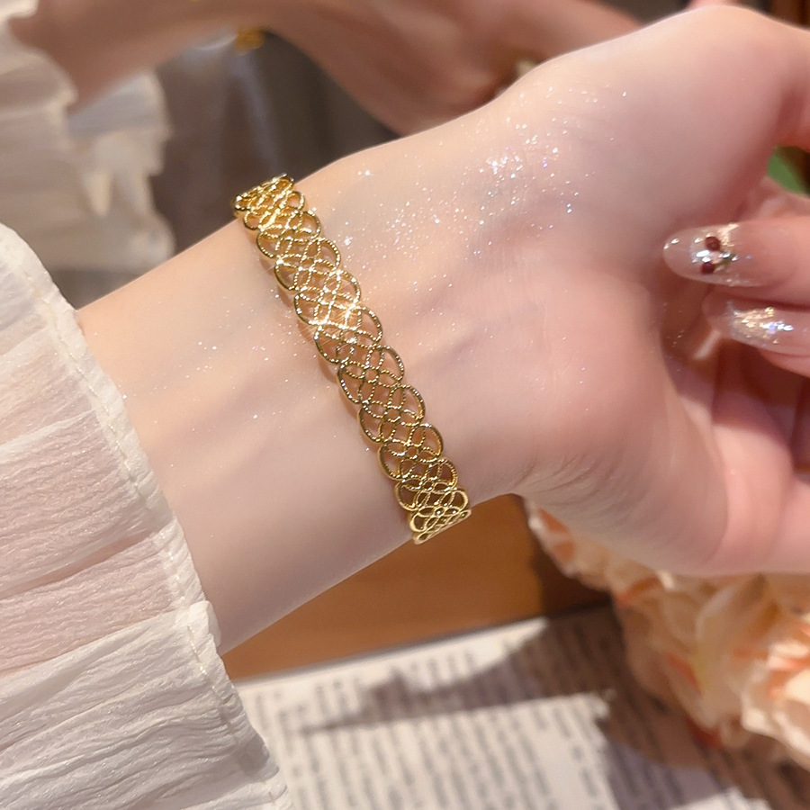 European and American Floral Hollow Open Fashion Simple Metal Temperament Bracelet Unique Niche Design Sense Jewelry for Women - view 4
