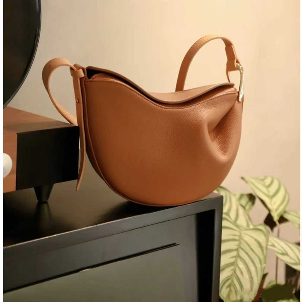 2025 New Pea-shaped Tote Bag Soft Leather Premium Cmuter Bag Shoder Handheld Dual Use Minimalist Pleated Design Bag Y251211