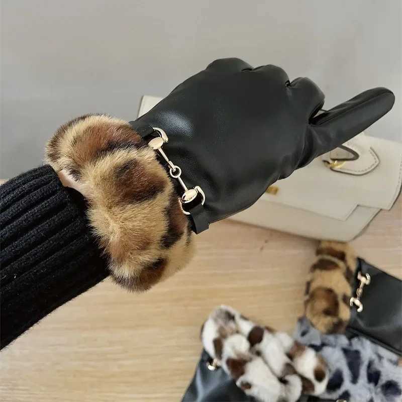 Luxury Womens PU Leather Gloves Winter Warm Chain Gloves for Outdoor Cycling Fashion Leopard Faux Fur Trim Cuff Thermal Lining Y251211